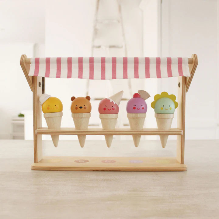Marchand de glaces en bois